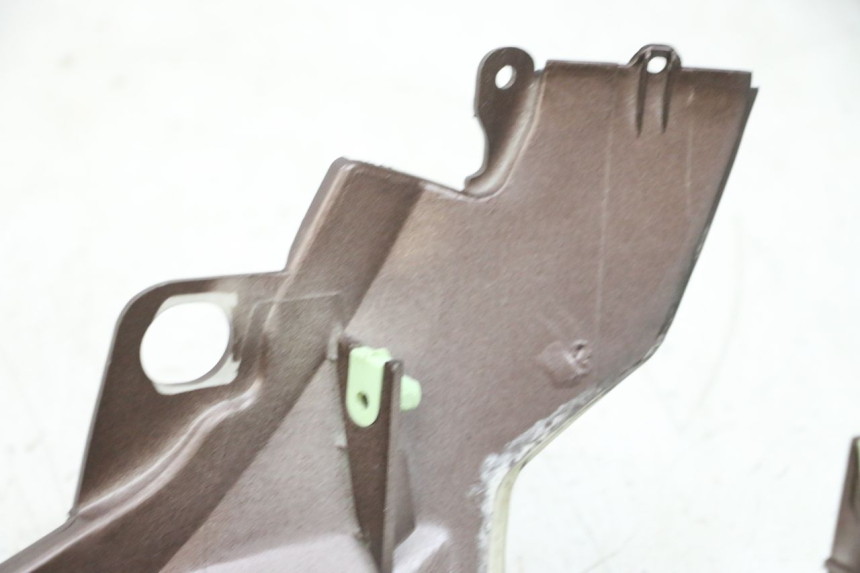 photo de LATERAL TRASEIRO DIREITO PEUGEOT KISBEE 2T 50 (2010 - 2017) - Marcações e referências