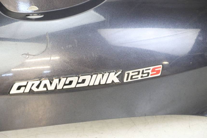 photo de LATERAL TRASEIRO DIREITO KYMCO GRAND DINK 125 (2008 - 2014) - Detalhes característicos