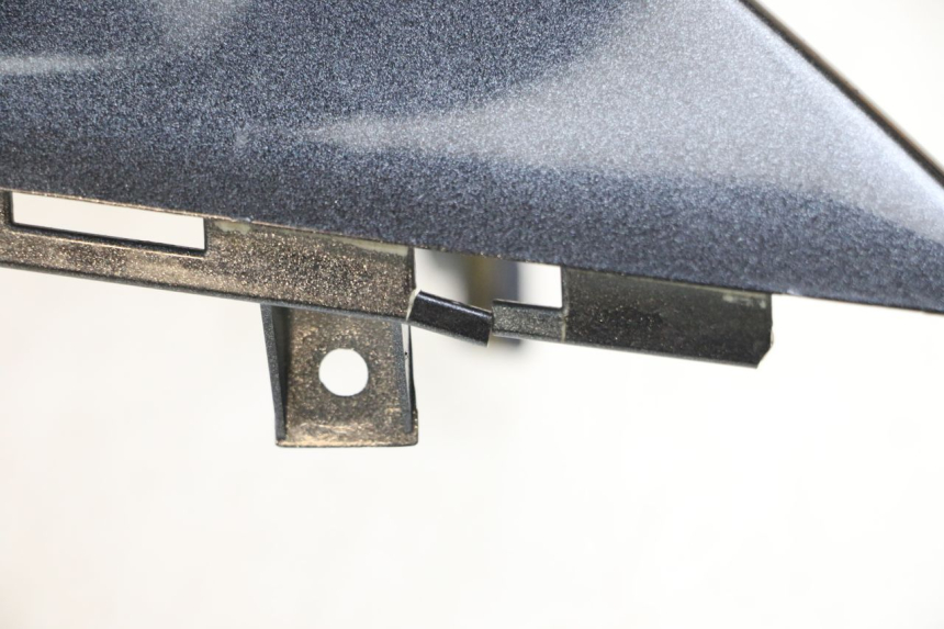 photo de LATERAL TRASEIRO DIREITO KYMCO XCITING 500 (2007 - 2010) - Detalhes característicos