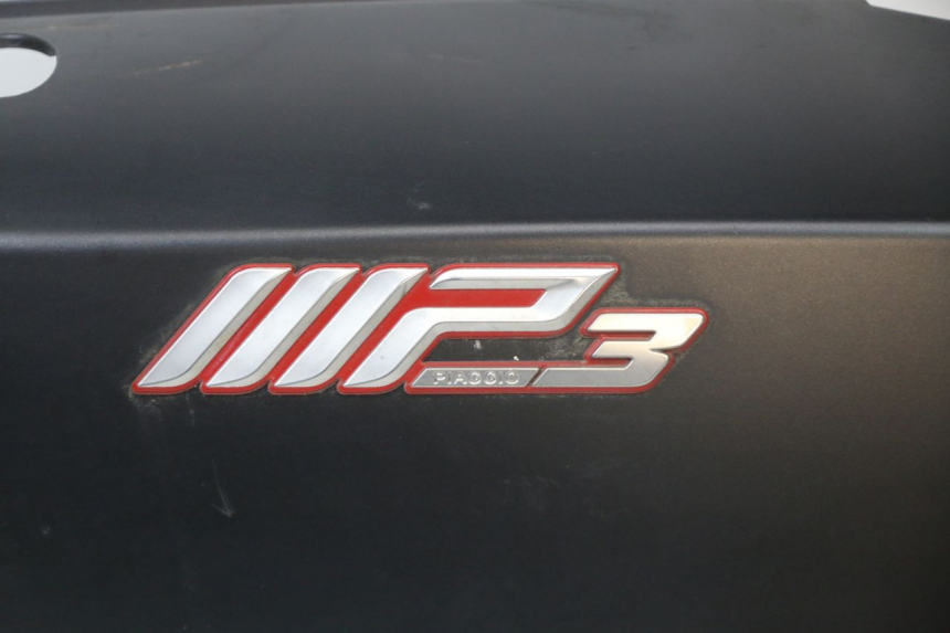 photo de LATERAL TRASEIRO DIREITO PIAGGIO MP3 HPE 350 (2018 - 2020) - Outro ângulo de visão