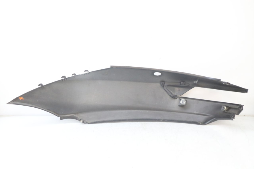 photo de LATERAL TRASEIRO DIREITO PIAGGIO MP3 HPE 350 (2018 - 2020) - Pontos de fixação