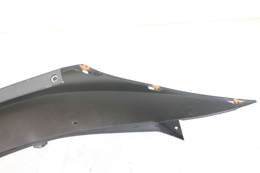 photo de LATERAL TRASEIRO DIREITO PIAGGIO MP3 HPE 310 (2024 - 2025) - Zoom do estado de desgaste