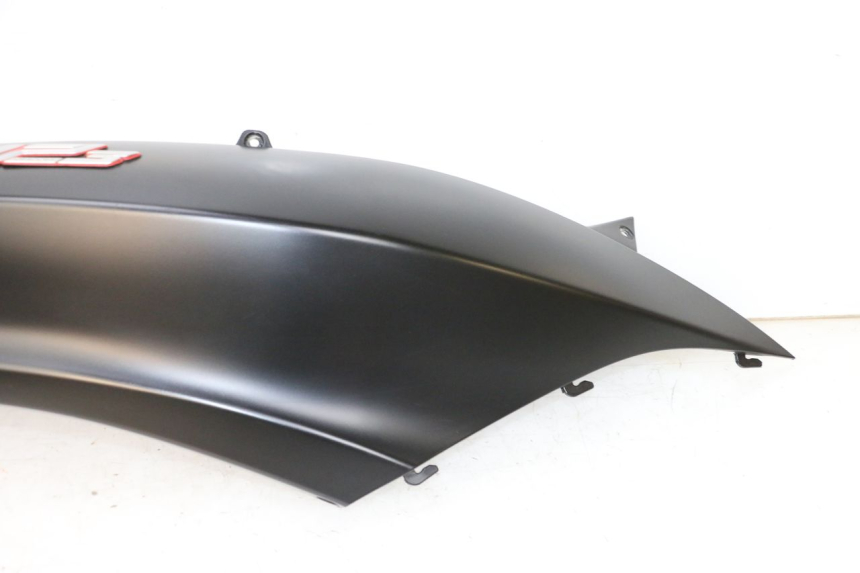 photo de LATERAL TRASEIRO DIREITO PIAGGIO MP3 HPE 300 (2019 - 2026) - Detalhes característicos