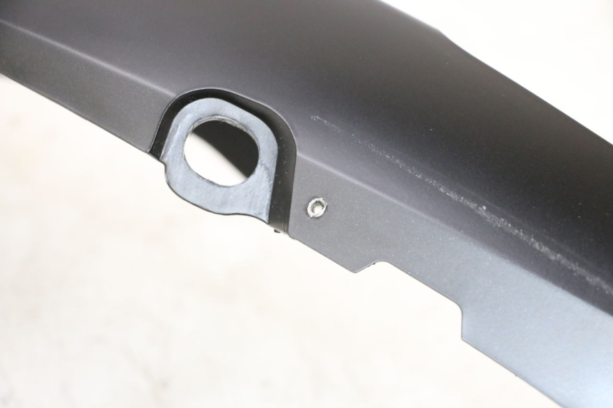 photo de LATERAL TRASEIRO DIREITO PIAGGIO MP3 HPE 300 (2019 - 2026) - Pontos de fixação