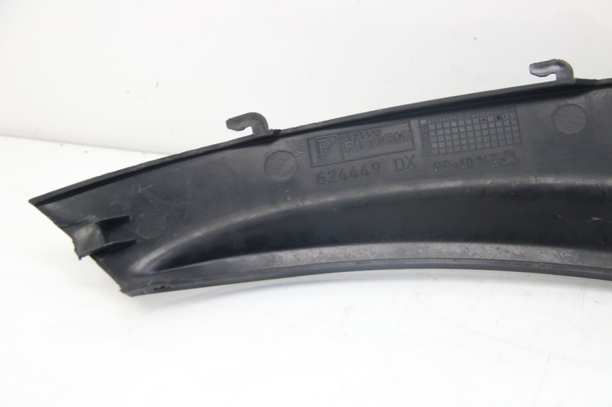 photo de LATERAL TRASEIRO DIREITO PIAGGIO MP3 125 (2006 - 2014) - Marcações e referências