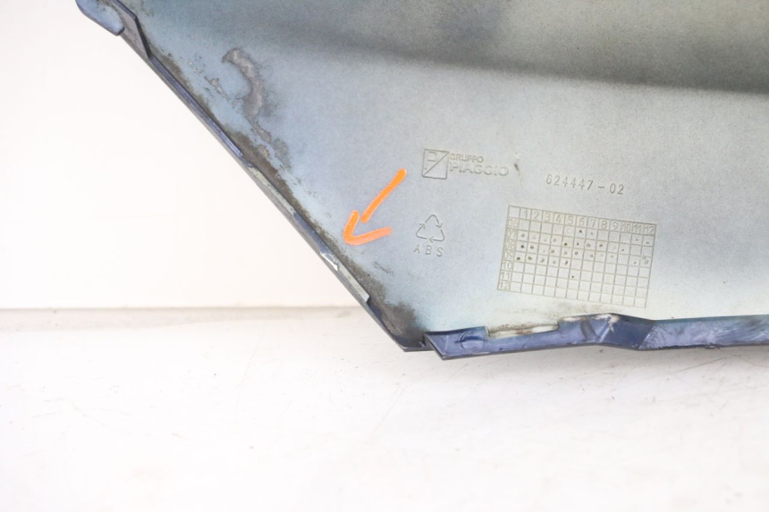 photo de LATERAL TRASEIRO DIREITO PIAGGIO MP3 125 (2006 - 2014) - Zoom do estado de desgaste