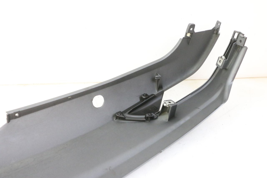 photo de LATERAL TRASEIRO DIREITO PIAGGIO MP3 500 (2014 - 2017) - Pontos de fixação