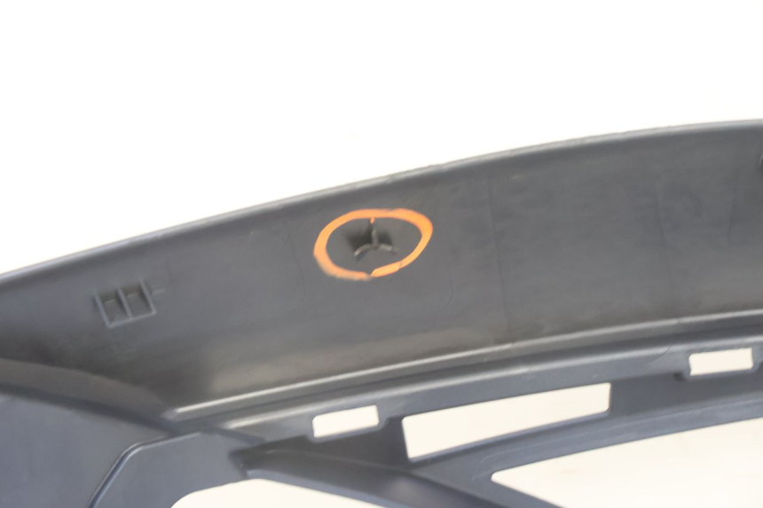 photo de LADO TRASEIRO DIREITO YAMAHA N-MAX NMAX 125 (2021 - 2024) - Detalhes característicos