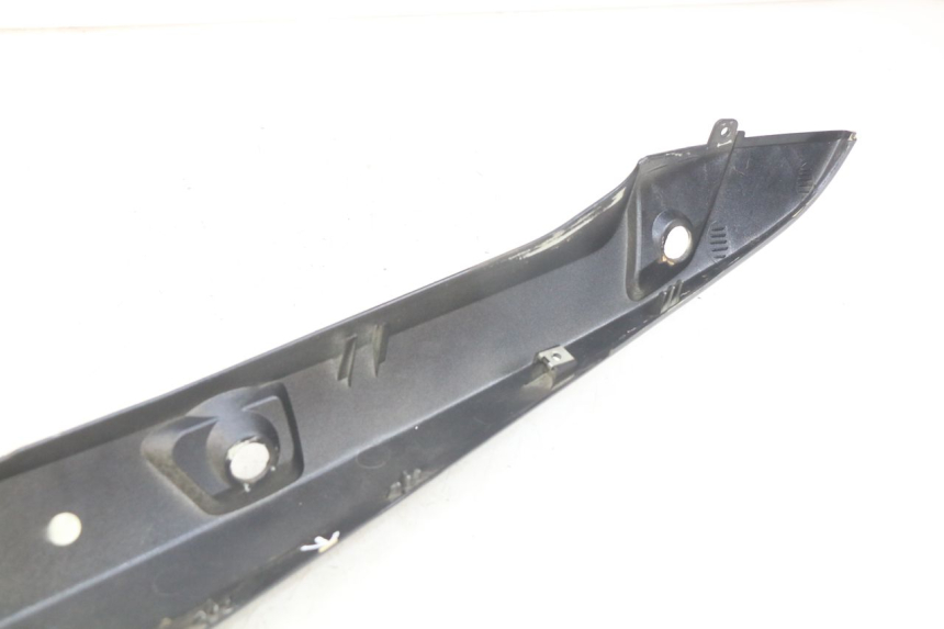 photo de LATERAL TRASEIRO DIREITO GILERA NEXUS 125 (2007 - 2009) - Detalhe da peça