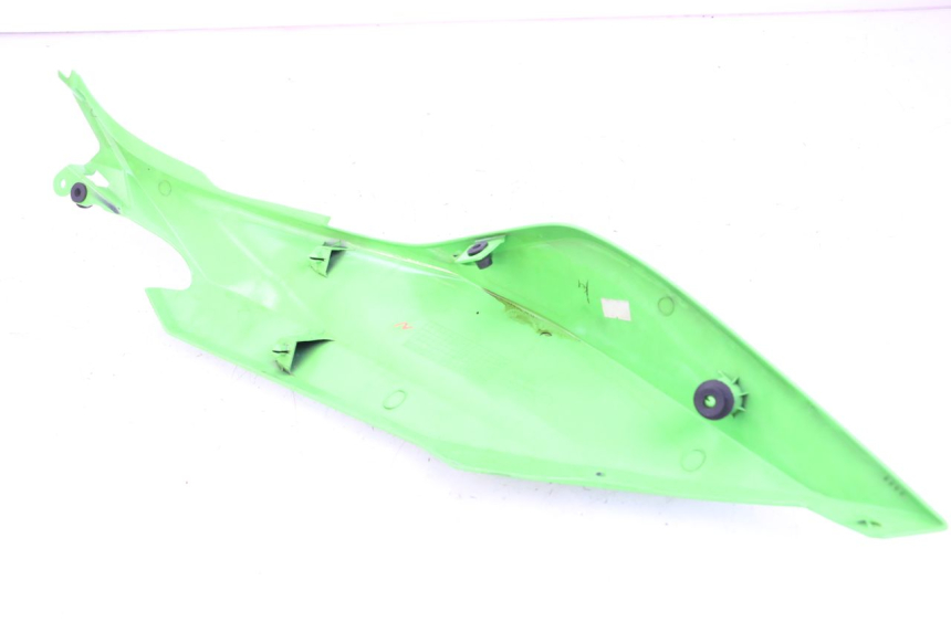 photo de LATERAL TRASEIRO DIREITO KAWASAKI NINJA 400 (2018 - 2023) - Zoom do estado de desgaste