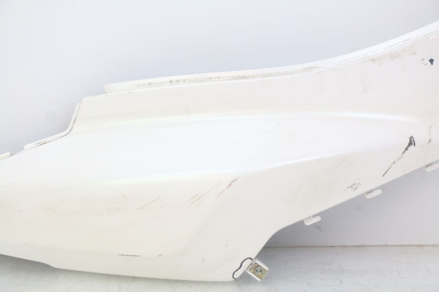 photo de LATERAL TRASEIRO DIREITO SYM ORBIT 2 4T 50 (2018 - 2022) - Detalhes característicos
