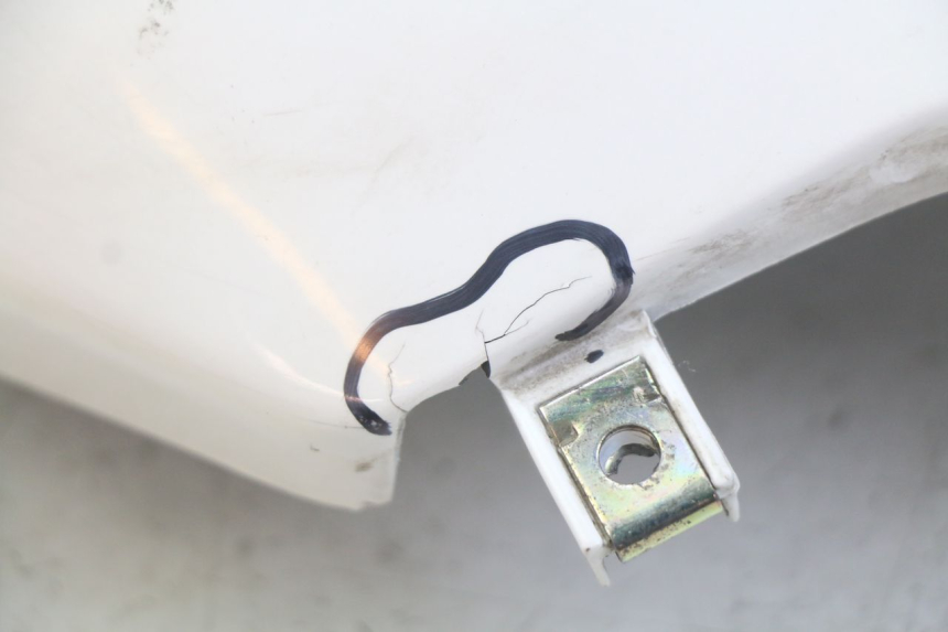 photo de LATERAL TRASEIRO DIREITO SYM ORBIT 2 4T 50 (2018 - 2022) - Zoom do estado de desgaste