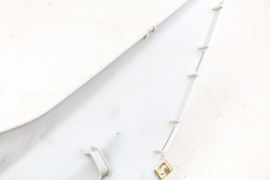 photo de LATERAL TRASEIRO DIREITO SYM ORBIT III 3 4T 50 (2018 - 2021) - Detalhe da peça