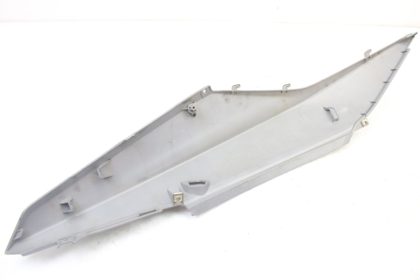 photo de LATERAL TRASEIRO DIREITO SYM ORBIT III 3 4T 50 (2021 - 2025) - Pontos de fixação