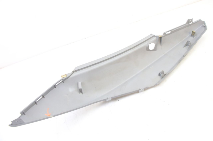 photo de LATERAL TRASEIRO DIREITO SYM ORBIT III 3 4T 50 (2021 - 2025) - Estado da superfície