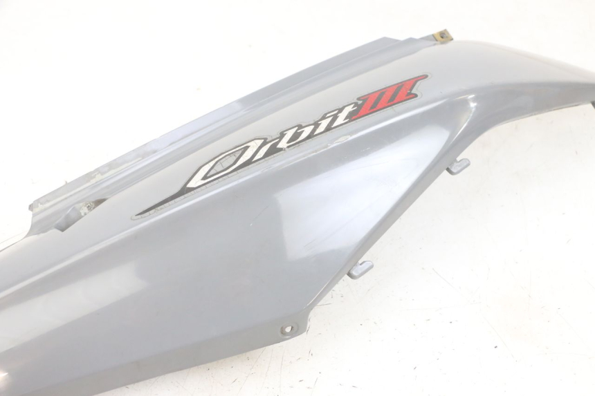 photo de LATERAL TRASEIRO DIREITO SYM ORBIT III 3 4T 50 (2021 - 2025) - Pontos de fixação