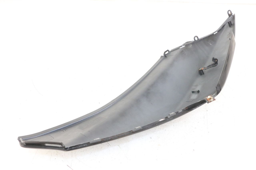 photo de LATERAL TRASEIRO DIREITO SYM ORBIT 50 (2008 - 2010) - Detalhe da peça