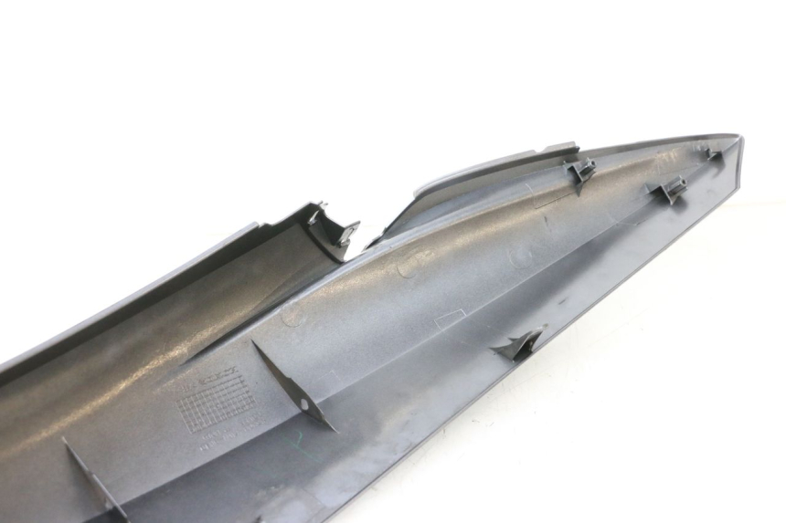 photo de LATERAL TRASEIRO DIREITO HONDA PCX (JF28) 125 (2009 - 2011) - Pontos de fixação