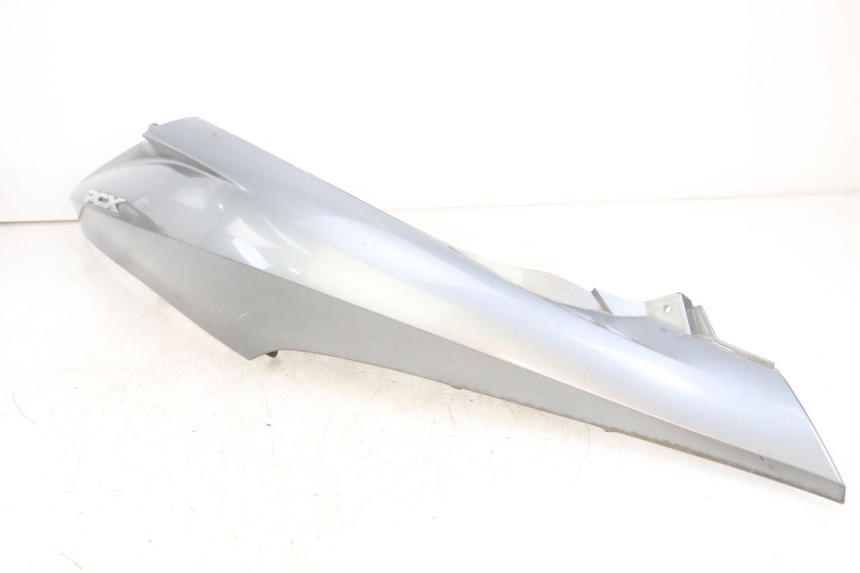 photo de LATERAL TRASEIRO DIREITO HONDA PCX (JF47) 125 (2012 - 2013) - Pontos de fixação