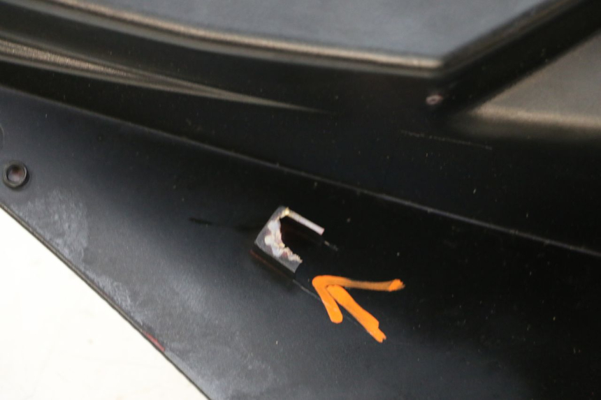 photo de LATERAL TRASEIRO DIREITO PEUGEOT SPEEDFIGHT 3 LC 2T 50 (2009 - 2015) - Marcações e referências