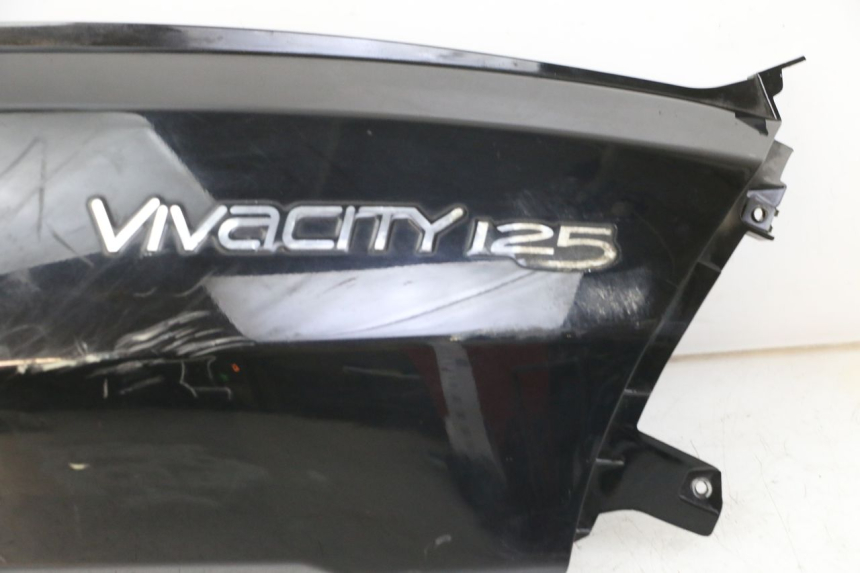 photo de LATERAL TRASEIRO DIREITO PEUGEOT VIVACITY 125 (2010 - 2017) - Detalhes característicos