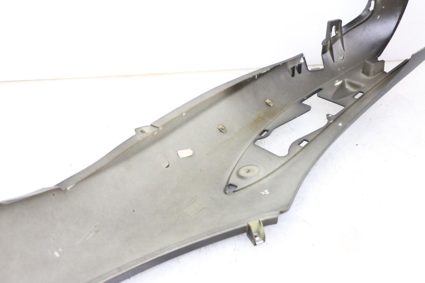 photo de LATERAL TRASEIRO DIREITO PIAGGIO BEVERLY 125 (1998 - 2005) - Zoom do estado de desgaste