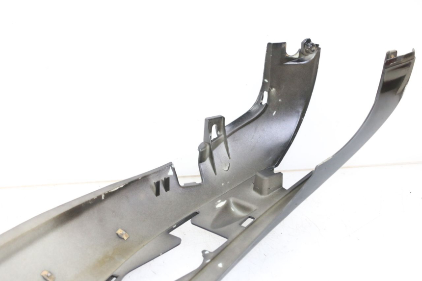 photo de LATERAL TRASEIRO DIREITO PIAGGIO BEVERLY 125 (1998 - 2005) - Outro ângulo de visão