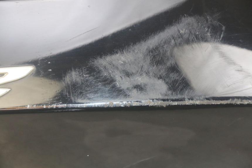 photo de LATERAL TRASEIRO DIREITO DAELIM S2 FI 125 (2008 - 2017) - Detalhes característicos