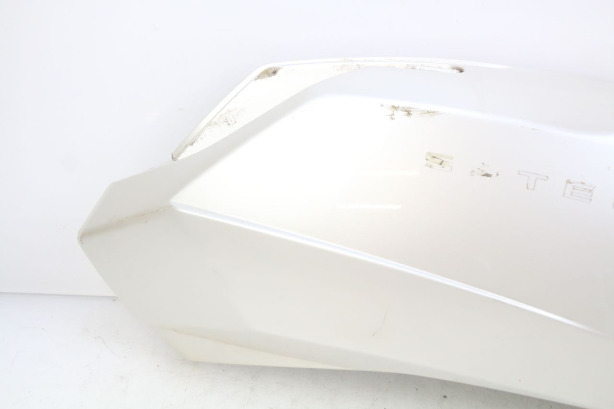 photo de LATERAL TRASEIRO DIREITO PEUGEOT SATELIS 125 (2010 - 2012) - Detalhes característicos