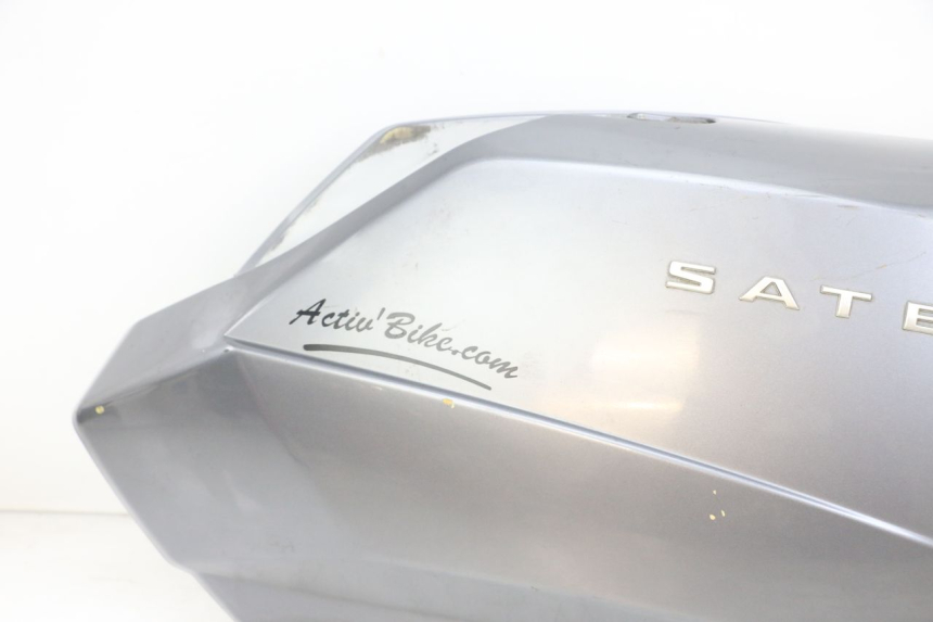photo de LATERAL TRASEIRO DIREITO PEUGEOT SATELIS 125 (2006 - 2009) - Detalhes característicos