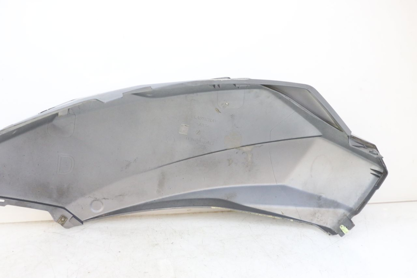 photo de LATERAL TRASEIRO DIREITO PEUGEOT SATELIS 125 (2006 - 2009) - Outro ângulo de visão