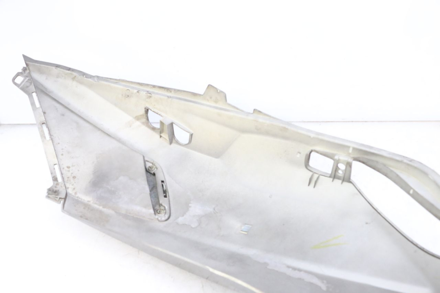 photo de LATERAL TRASEIRO DIREITO PEUGEOT SATELIS 125 (2013 - 2018) - Outro ângulo de visão