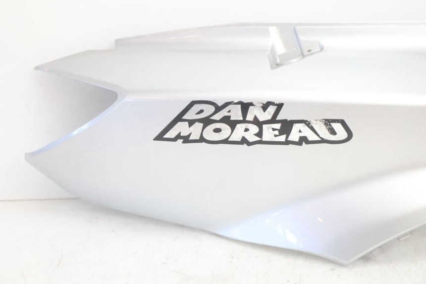 photo de LADO TRASEIRO DIREITO FYM SCOOTERONE 125 (2006 - 2008) - Detalhe da peça