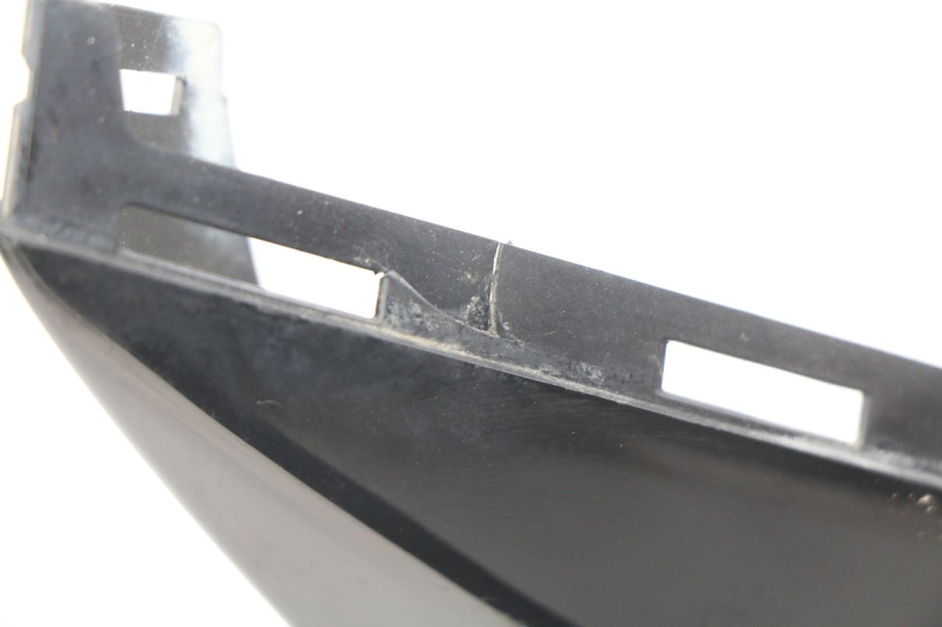 photo de LATERAL TRASEIRO DIREITO SUZUKI SIXTEEN 125 (2008 - 2010) - Detalhe da peça