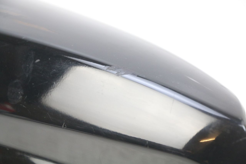 photo de LATERAL TRASEIRO DIREITO SUZUKI SIXTEEN 125 (2008 - 2010) - Detalhes característicos