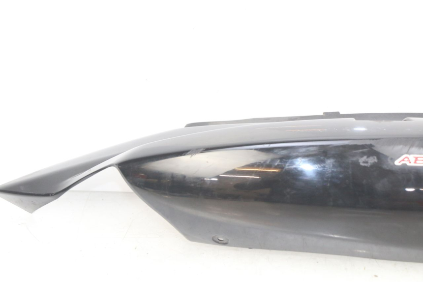 photo de LATERAL TRASEIRO DIREITO SUZUKI SIXTEEN 125 (2008 - 2010) - Vista de perto