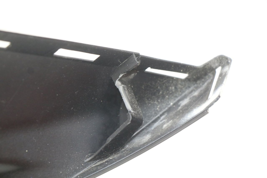 photo de LATERAL TRASEIRO DIREITO SUZUKI SIXTEEN 125 (2008 - 2010) - Zoom do estado de desgaste