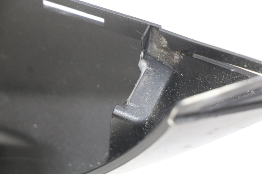 photo de LATERAL TRASEIRO DIREITO SUZUKI SIXTEEN 125 (2008 - 2010) - Pontos de fixação