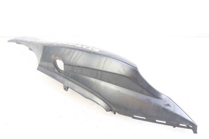photo de LATERAL TRASEIRO DIREITO SUZUKI SIXTEEN 125 (2008 - 2010) - Detalhe da peça