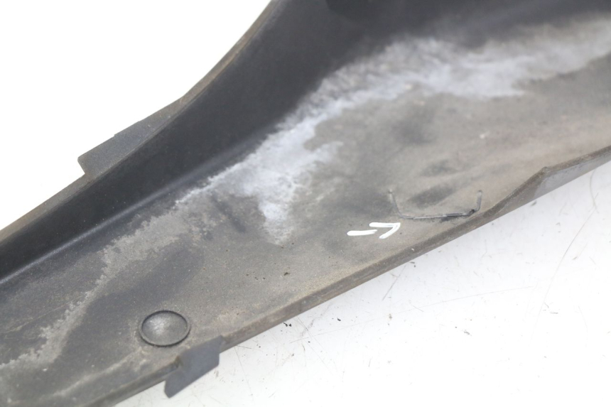photo de LATERAL TRASEIRO DIREITO SUZUKI SIXTEEN 125 (2008 - 2010) - Outro ângulo de visão