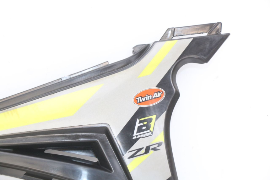 photo de LATERAL TRASEIRO DIREITO SHERCO SM-R 50 (2018 - 2021) - Detalhes característicos