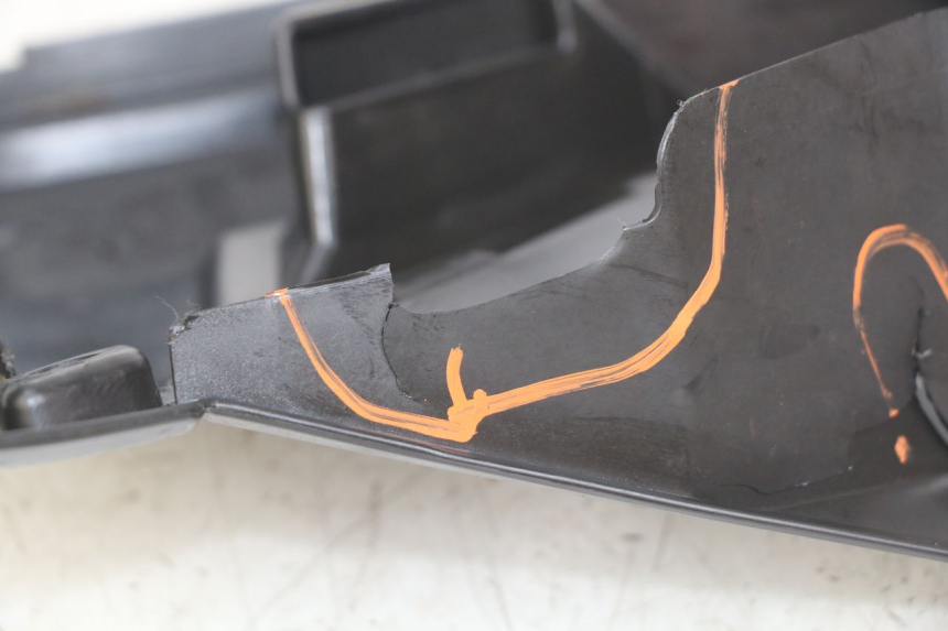 photo de LATERAL TRASEIRO DIREITO SHERCO SM-R 50 (2018 - 2021) - Pontos de fixação
