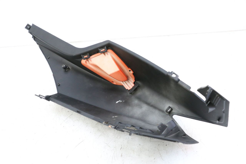 photo de LATERAL TRASEIRO DIREITO PEUGEOT SPEEDFIGHT 4 2T 50 (2015 - 2019) - Outro ângulo de visão