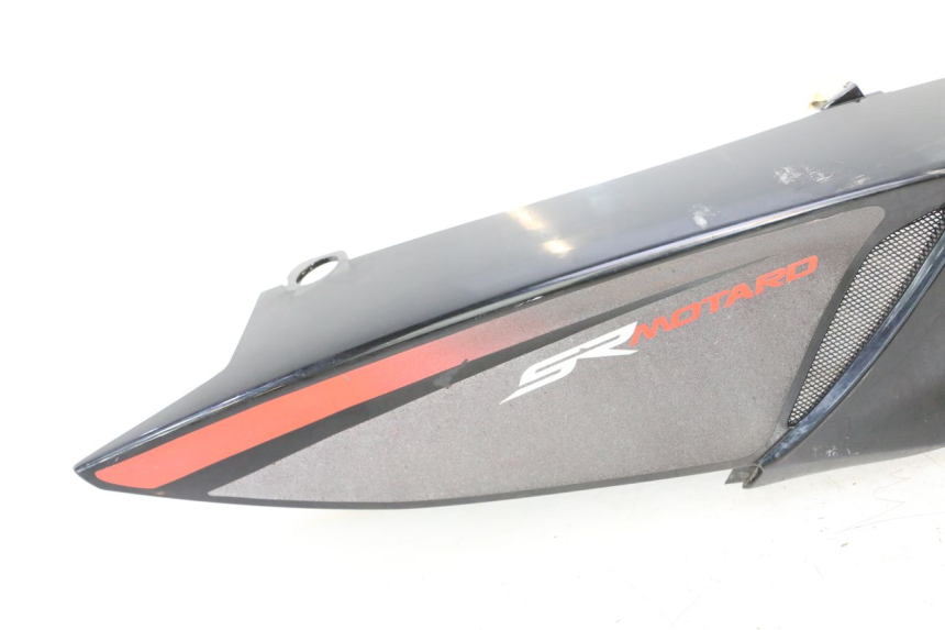 photo de LATERAL TRASEIRO DIREITO APRILIA SR MOTARD 50 (2012 - 2018) - Detalhe da peça