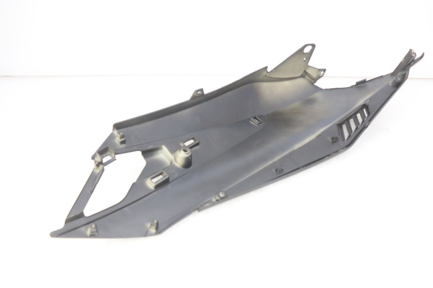 photo de LATERAL TRASEIRO DIREITO APRILIA SXR 50 (2021 - 2023) - Detalhe da peça