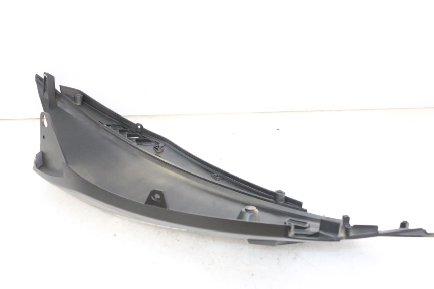 photo de LATERAL TRASEIRO DIREITO APRILIA SXR 50 (2021 - 2023) - Zoom do estado de desgaste