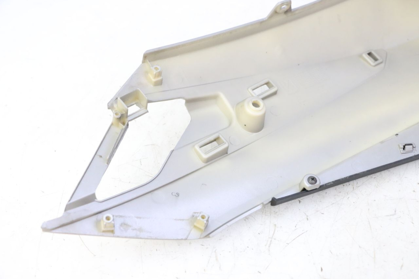 photo de LATERAL TRASEIRO DIREITO APRILIA SXR 50 (2021 - 2023) - Outro ângulo de visão