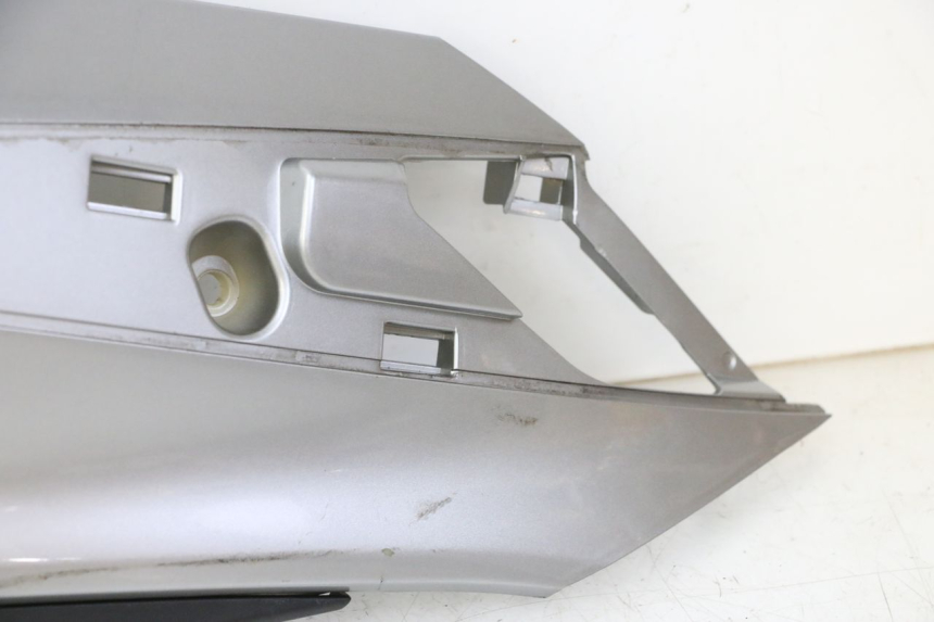 photo de LATERAL TRASEIRO DIREITO APRILIA SXR 50 (2021 - 2023) - Pontos de fixação