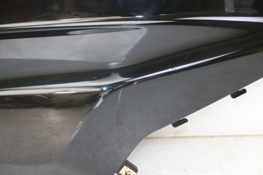 photo de LATERAL TRASEIRO DIREITO SYM ORBIT 2 4T 50 (2008 - 2017) - Estado da superfície