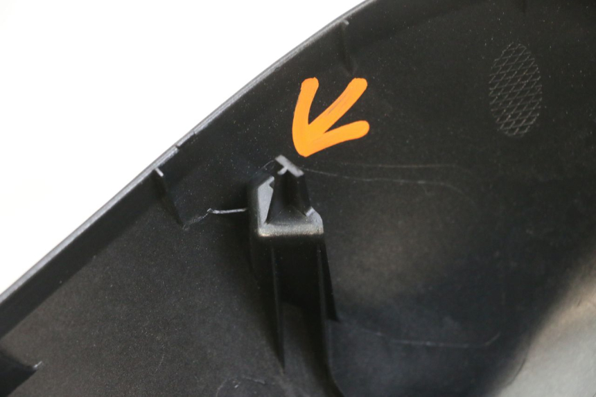 photo de LATERAL TRASEIRO DIREITO YAMAHA TRICITY 300 (2020 - 2024) - Zoom do estado de desgaste